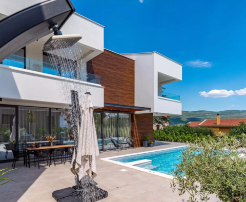 Modern luxury villa near Zadar with sea views just 160 meters from the beach - pic 12