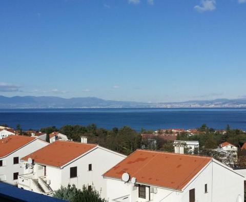 Immeuble avec vue panoramique sur la mer à Njivice, île de Krk - pic 2