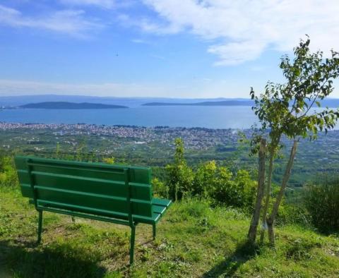 Terrain à prix attractif à vendre à Kastel Kambelovac avec vue sur la mer et permis de construire valide - pic 2