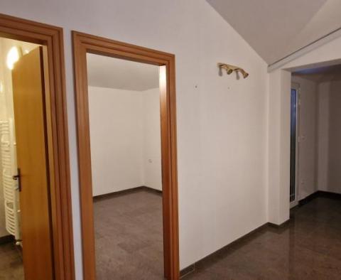 Ogromna posiadłość z dwiema willami, dwoma basenami, 10 apartamentami i kortem tenisowym w dzielnicy Barban, 8550 m2. ziemi - pic 117