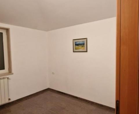 Ogromna posiadłość z dwiema willami, dwoma basenami, 10 apartamentami i kortem tenisowym w dzielnicy Barban, 8550 m2. ziemi - pic 119