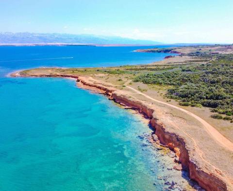 Terrain constructible pieds dans l'eau à des fins touristiques et de restauration sur l'île de Vir - pic 12