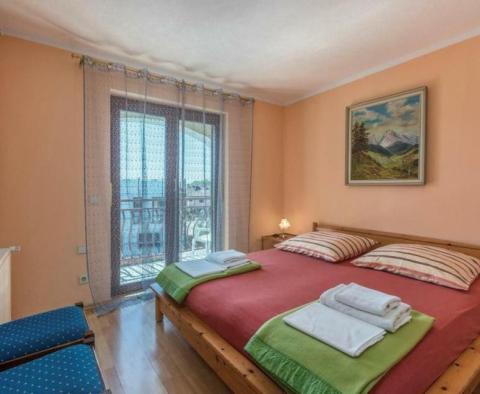 Světlý apartmánový dům na prodej v Poreči s výhledem na moře - pic 8