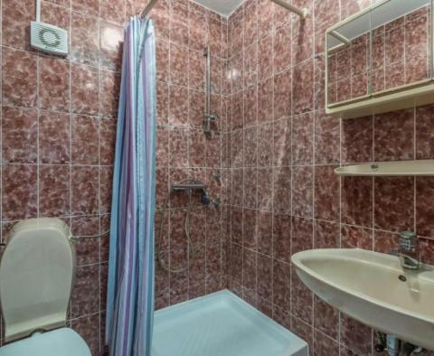 Světlý apartmánový dům na prodej v Poreči s výhledem na moře - pic 17