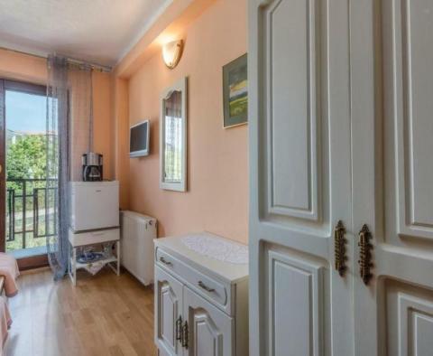 Světlý apartmánový dům na prodej v Poreči s výhledem na moře - pic 18