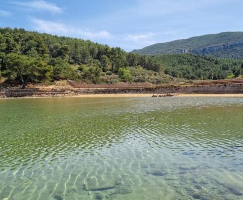 Działka budowlana w strefie turystycznej w pierwszym rzędzie od morza w Jelsa na wyspie Hvar - pic 2