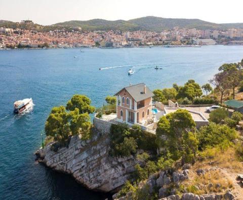 Propriété isolée unique de type phare avec jetée privée dans la région de Sibenik - pic 2