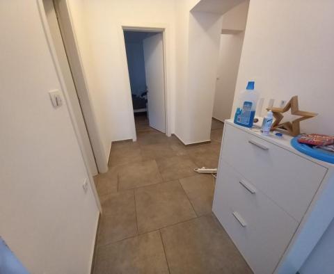 Appartement exclusif de 2 chambres avec terrasse et parking, en plein centre d'Opatija, près de la mer ! - pic 4