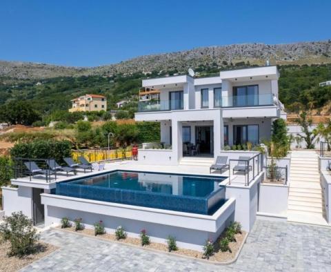 Remarkable modern villa near Split with panoramic sea views - pic 2