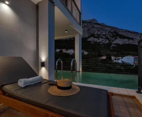 Nouvelle villa lumineuse à Veliko Brdo, Makarska, avec une vue imprenable sur la mer - pic 17