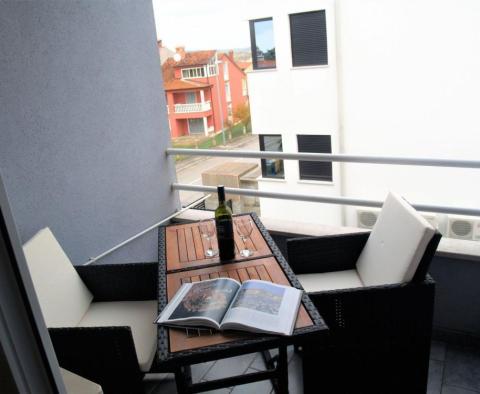 Nowy dom apartamentowy w Rovinj 900 metrów od morza - pic 32