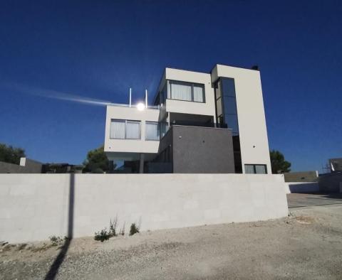 Stunning new modern villa in Medulin, 150 meters from the sea - pic 3