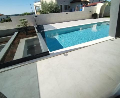 Stunning new modern villa in Medulin, 150 meters from the sea - pic 54