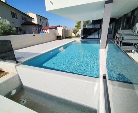 Stunning new modern villa in Medulin, 150 meters from the sea - pic 58