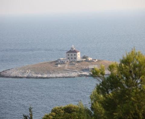 Terrain urbain avec une vue fantastique sur la mer à Hvar - pic 3