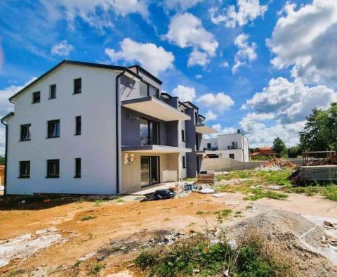 Nouveau complexe moderne d'appartements dans la région de Porec, à 10 km de la mer - pic 5