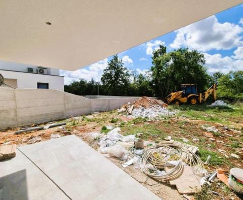 Nouveau complexe moderne d'appartements dans la région de Porec, à 10 km de la mer - pic 10