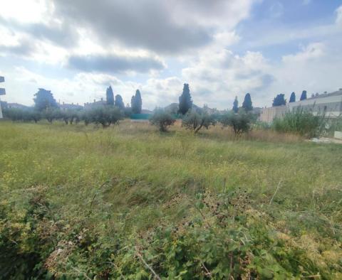 Einzigartiges Stadtgrundstück zum Verkauf in Fažana, 50 m vom Strand entfernt - foto 2