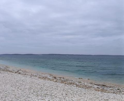 Einzigartiges Stadtgrundstück zum Verkauf in Fažana, 50 m vom Strand entfernt - foto 6