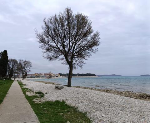 Einzigartiges Stadtgrundstück zum Verkauf in Fažana, 50 m vom Strand entfernt - foto 12