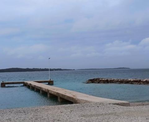 Einzigartiges Stadtgrundstück zum Verkauf in Fažana, 50 m vom Strand entfernt - foto 30