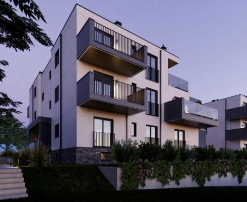 Bel appartement avec terrasse et vue dans un immeuble neuf à 100 mètres de la mer à Medulin - pic 5