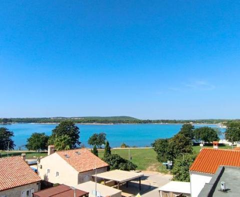 Bel appartement avec terrasse et vue dans un immeuble neuf à 100 mètres de la mer à Medulin - pic 12