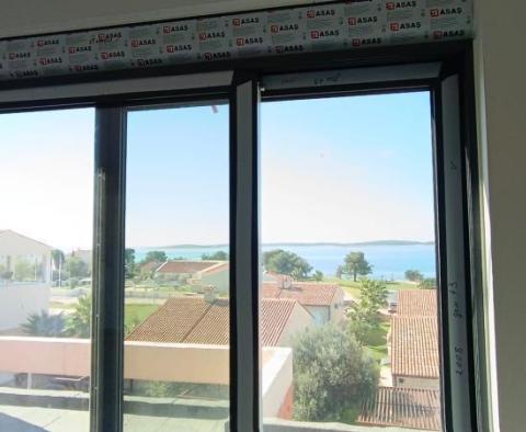 Bel appartement avec terrasse et vue dans un immeuble neuf à 100 mètres de la mer à Medulin - pic 19