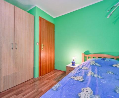 Dům se třemi apartmány v Malinska, ostrov Krk, 1,5 km od moře - pic 16