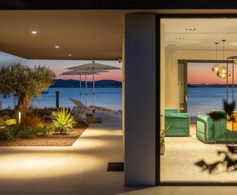 Magnificent 1st line modern villa by the beach in Zadar area - pic 20