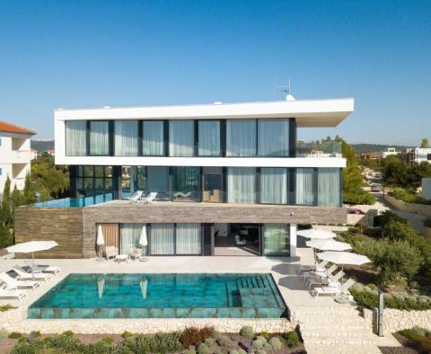 Magnificent 1st line modern villa by the beach in Zadar area - pic 3