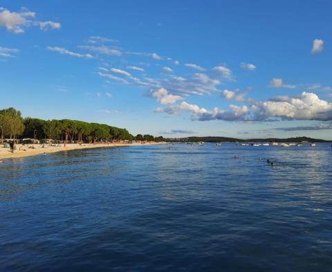 Terrain T2 spacieux à seulement 80 mètres de la mer à Stinjan - pic 29