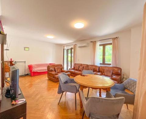 Prostorný apartmán v přízemí s terasou pouhých 100 metrů od pláže v Ičići - pic 7