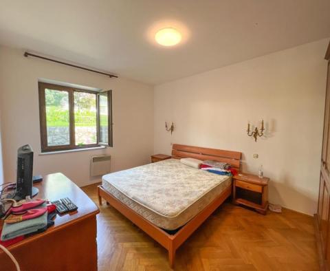 Prostorný apartmán v přízemí s terasou pouhých 100 metrů od pláže v Ičići - pic 11