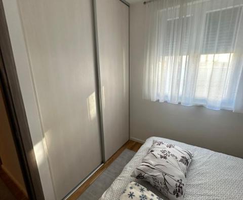 Schöne 2-Zimmer-Wohnung zum Verkauf in Split, mit 2 Garagenplätzen - foto 4