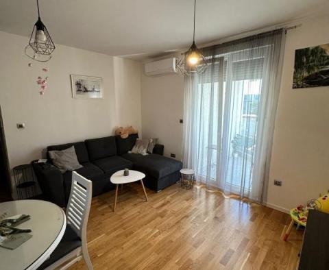 Schöne 2-Zimmer-Wohnung zum Verkauf in Split, mit 2 Garagenplätzen - foto 5