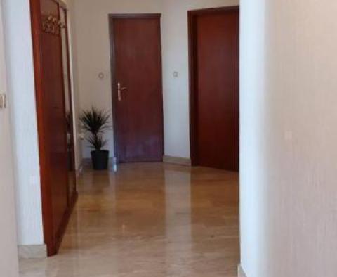 Apartament z tarasem i widokiem na morze na wyspie Krk - pic 8