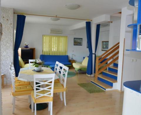 Appartement avec piscine à Ciovo près de Trogir à vendre, à 20 mètres de la plage - pic 25