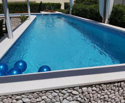 Appartement avec piscine à Ciovo près de Trogir à vendre, à 20 mètres de la plage - pic 3