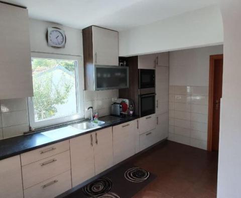 Dom z 5 apartamentami z dużym potencjałem, w cichej i pięknej okolicy w okolicy Porec - pic 47