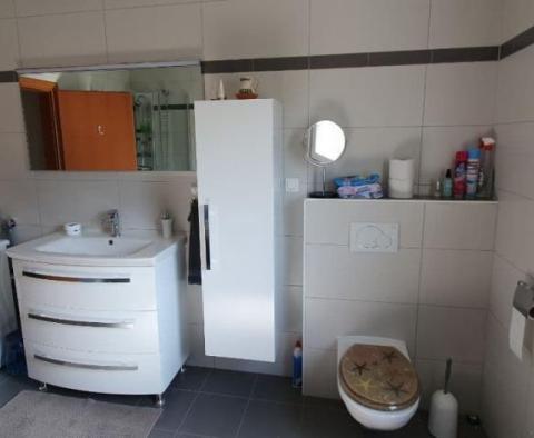 Dom z 5 apartamentami z dużym potencjałem, w cichej i pięknej okolicy w okolicy Porec - pic 58