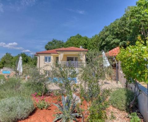 Schöne Villa zum Verkauf in Omišalj, Insel Krk - foto 2