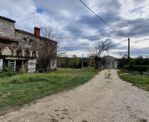 Domaine unique à vendre à Grožnjan sur 114.440 m2 de terrain - pic 12