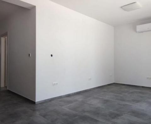 Apartament ze wspólnym basenem i widokiem na morze w spokojnej Klenovicy, 60 metrów od morza - pic 7