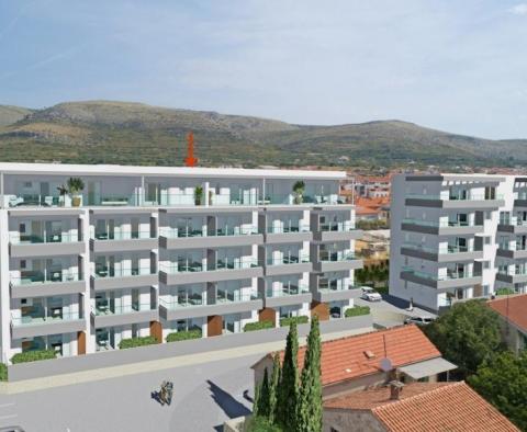 Neuer außergewöhnlicher Apartmentkomplex in der Gegend von Trogir – niedrige Preise! - foto 2