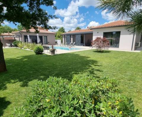 An impressive new built villa with a swimming pool in a great location in Labin area - pic 7