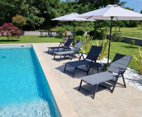 Une impressionnante villa neuve avec piscine dans un excellent emplacement dans la région de Labin - pic 12