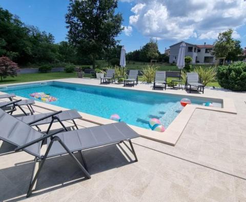 Une impressionnante villa neuve avec piscine dans un excellent emplacement dans la région de Labin - pic 8