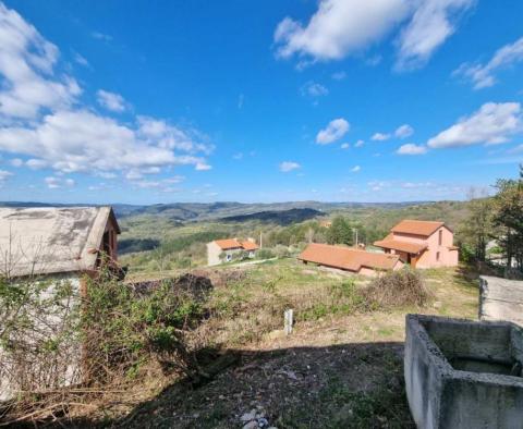 Fantastická nemovitost v Buzetu se 4 obytnými budovami a jednou obchodně-obytnou budovou, otevřený výhled na přírodu a jezero - pic 58