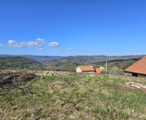 Fantastická nemovitost v Buzetu se 4 obytnými budovami a jednou obchodně-obytnou budovou, otevřený výhled na přírodu a jezero - pic 72